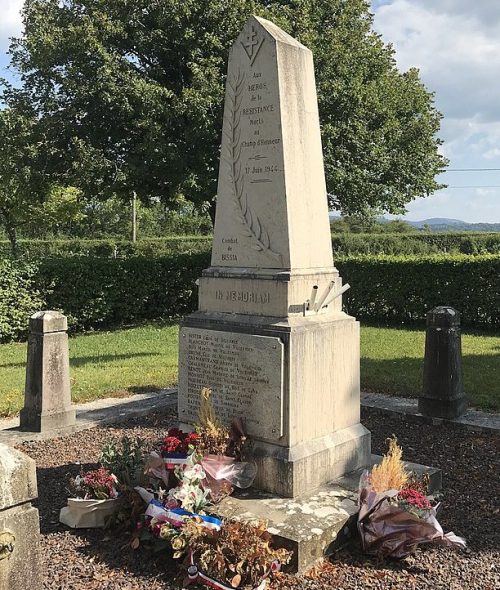 п. Биссии. Памятник Сопротивлению.