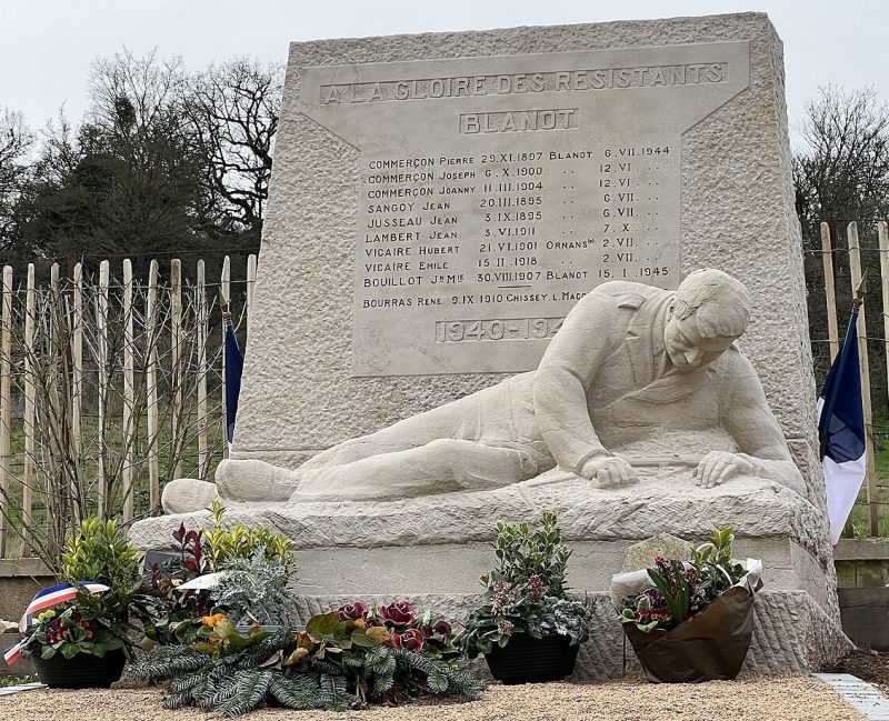 п. Бланот. Памятник Сопротивлению.