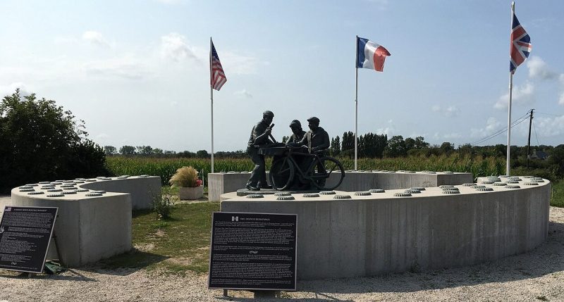 п. Сент-Мари-дю-Мон. Памятник Сопротивлению.