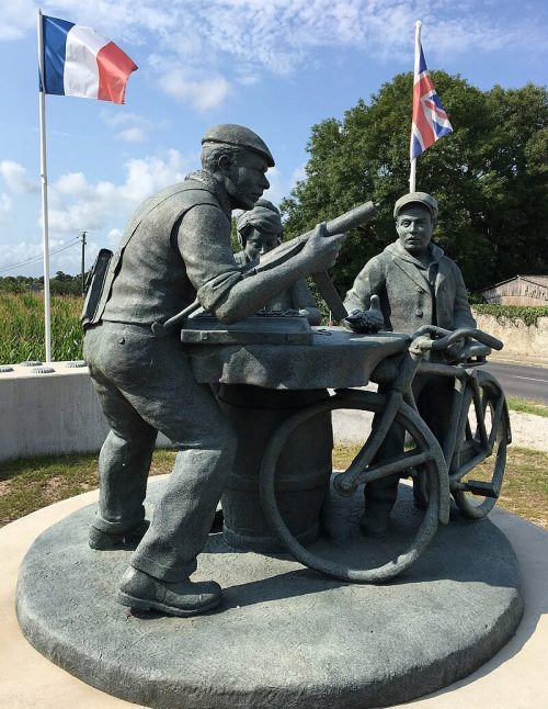 п. Сент-Мари-дю-Мон. Памятник Сопротивлению.