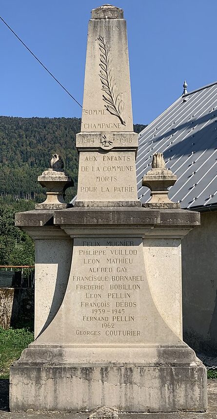 г. Бреназа. Военный мемориал.