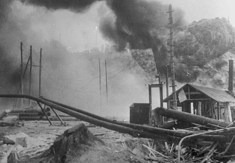 Пожары и разрушения на нефтепромысле. 1 августа 1943 г.