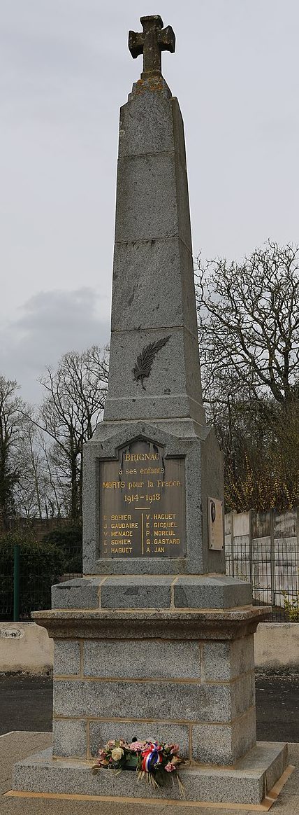 п. Бриньяк. Памятник Сопротивлению.