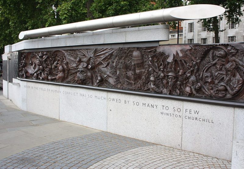 Скульптурные стелы.