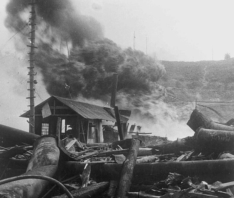 Пожары и разрушения на нефтепромысле. 1 августа 1943 г.