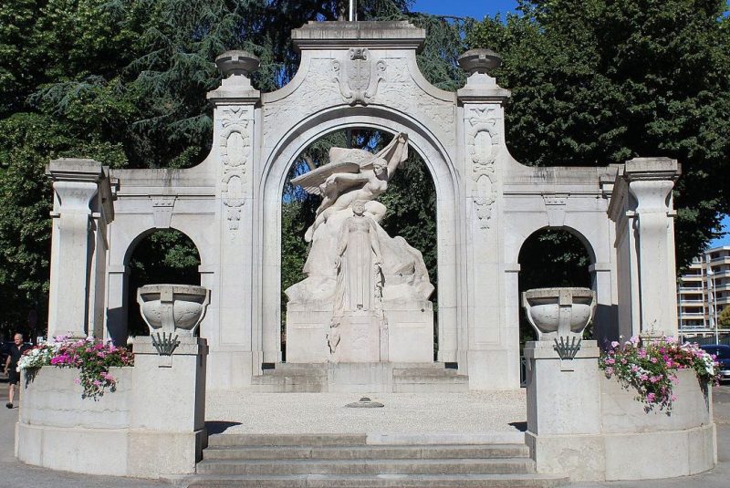 г. Бур-ан-Бресс. Памятник Победе.