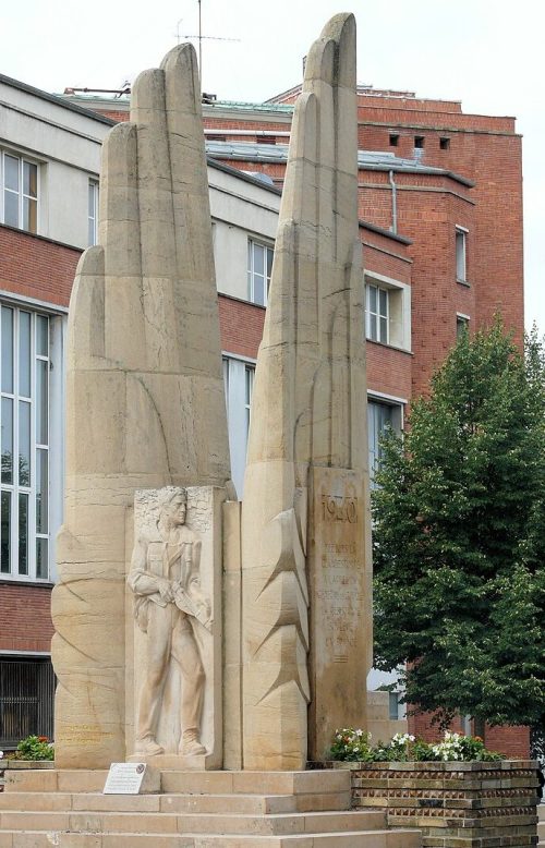 п. Бурж - Памятник погибшим бойцам Сопротивления.