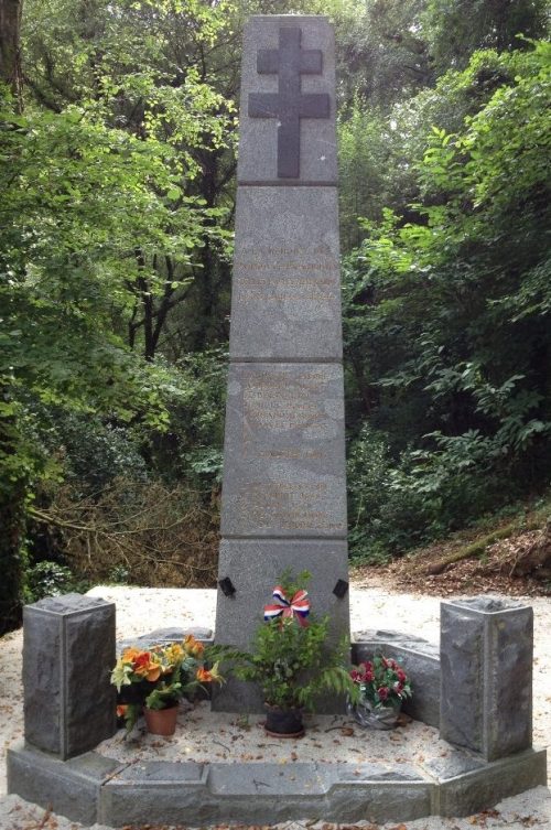 п. Бьёзи. Памятник погибшим членам Сопротивления.