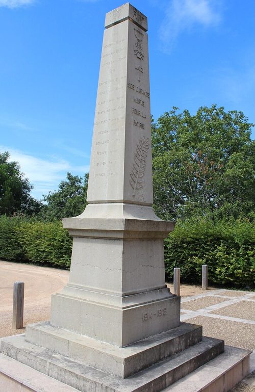 г. Лаис. Памятник в честь детей, погибших в годы войны.