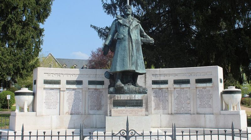 г. Пон-де-Во. Военный мемориал. 