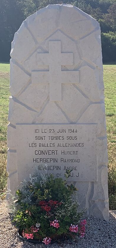 п. Тезилье. Памятник Сопротивлению.