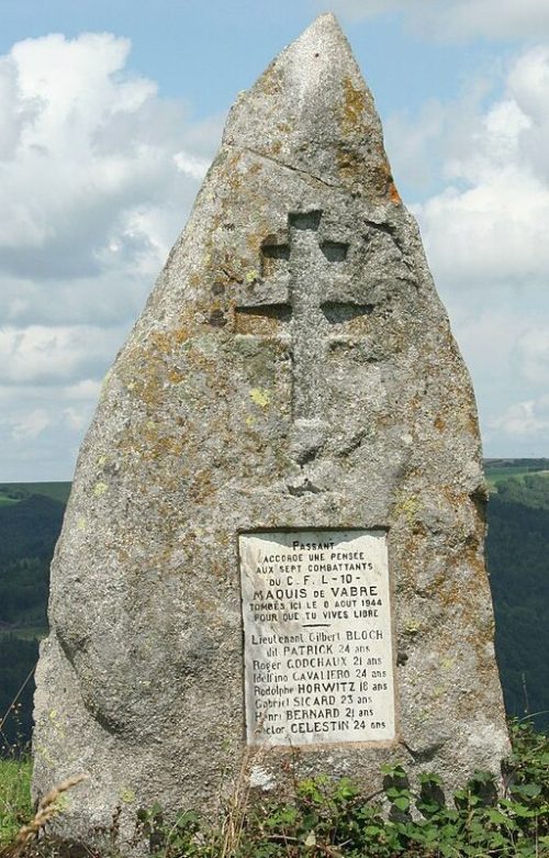 п. Лаказ. Памятник Сопротивлению.