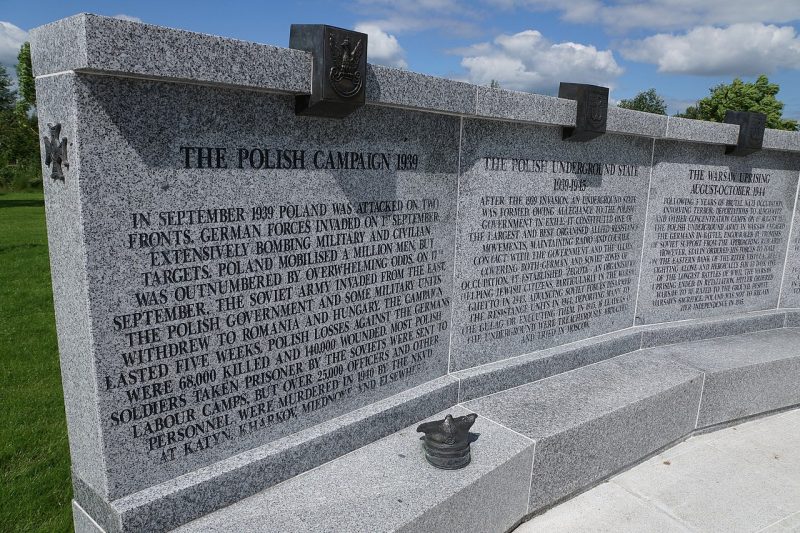 г. Стаффордшир. Военный мемориал Войска Польского, посвященный павшим военнослужащим в Первой и Второй мировых войнах.