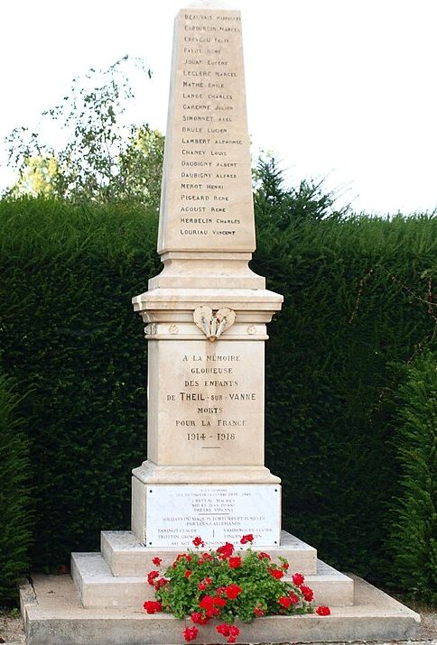п. Тей-сюр-Ванн. Военный мемориал Сопротивлению.