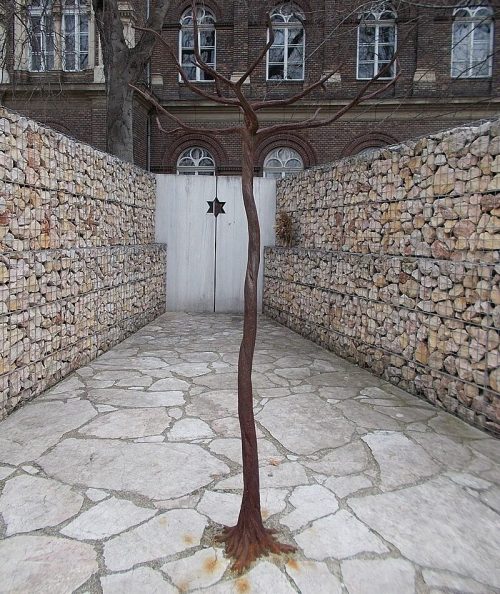 г. Будапешт. Памятник евреям, жертвам трудового повинности во время Второй мировой войны. 