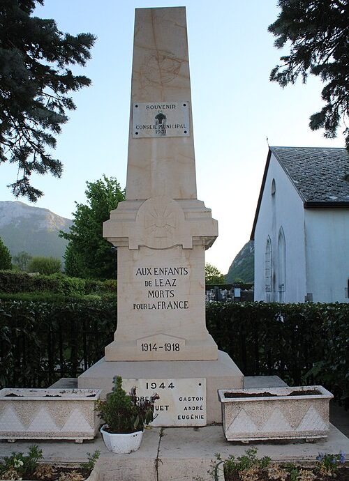 г. Леаз. Военный мемориал.