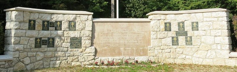 п. Вильнев-Сен-Дени. Монумент стрелкам Сопротивления.