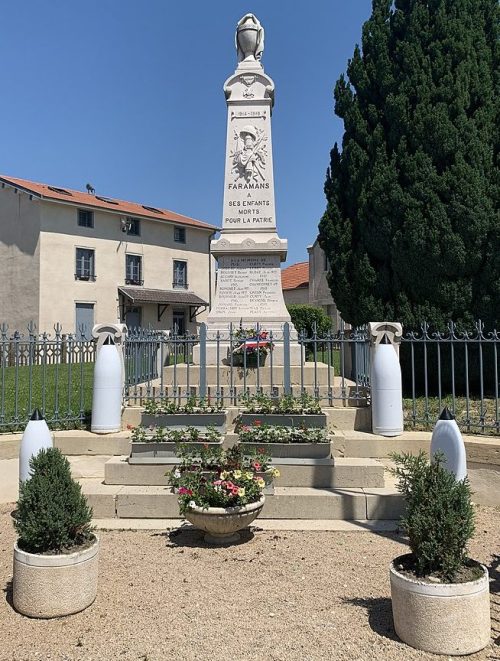 г. Фараманс. Военный мемориал. 