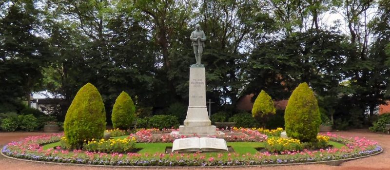 с. Торнтон-Кливлис. Военный мемориал. 