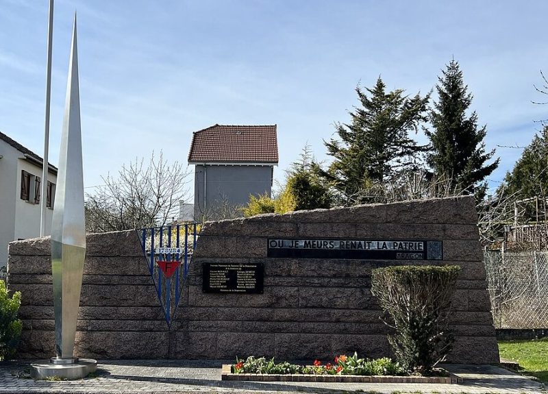 п. Вилье-сюр-Марн. Памятник Сопротивлению.