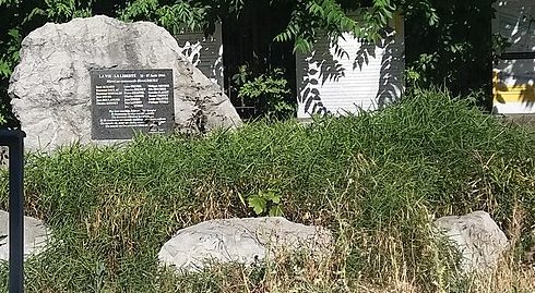 п. Ливрон-сюр-Дром. Памятник бойцам Сопротивления. 