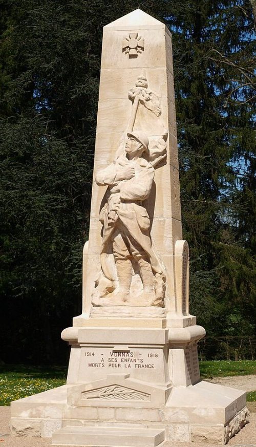 г. Воннаса. Военный мемориал. 