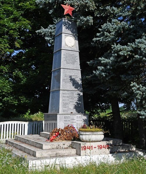 г. Кискорпад. Советское военное кладбище.