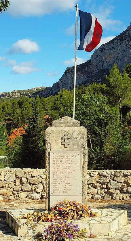 г. Сен-Антонен-сюр-Байон. Памятник Сопротивлению. 