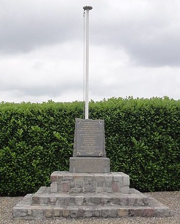 п. Сен-Альжи. Памятник Сопротивлению.