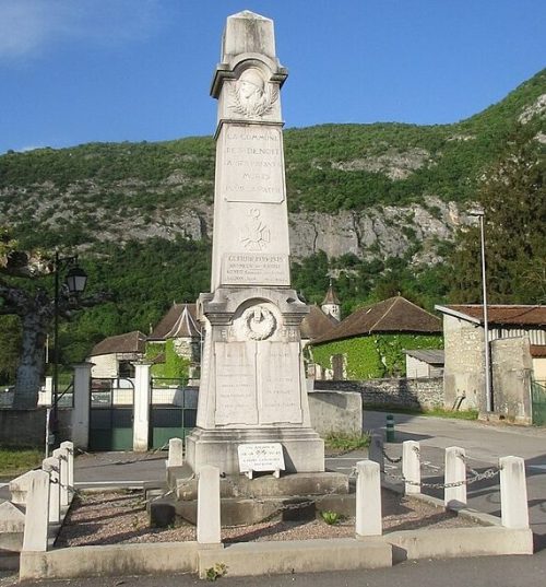 г. Сен-Бенуа. Военный мемориал. 