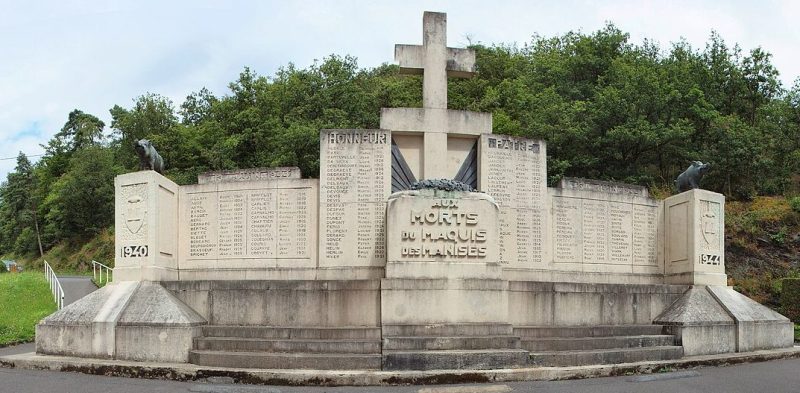 п. Манисес. Памятник погибшим маки.