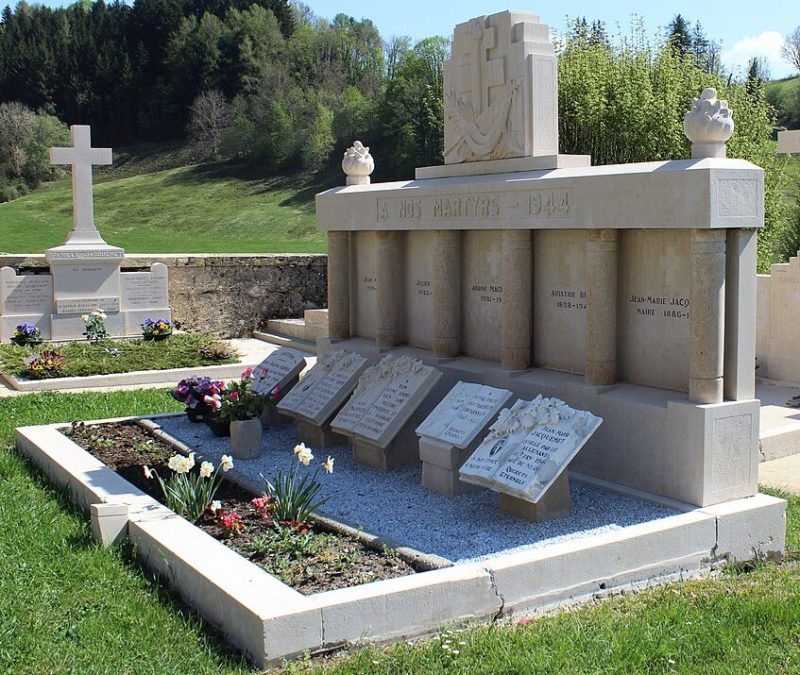 п. Эвогес. Памятник мученикам Второй мировой войны. 