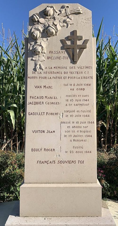 п. Марсоннас. Памятник жертвам сопротивления.