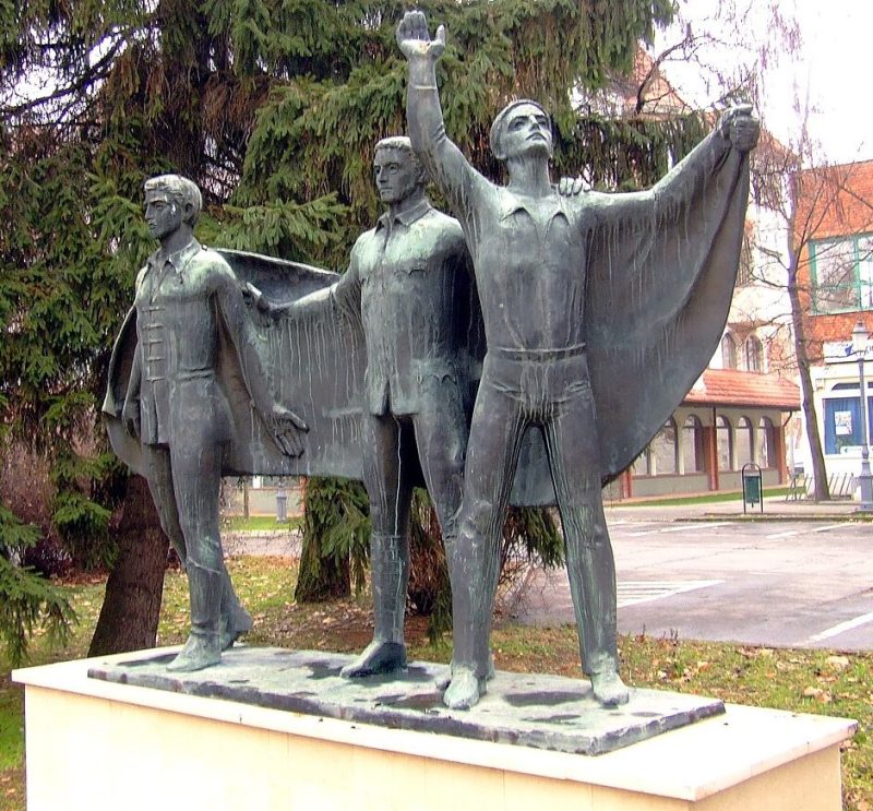 г. Кишкёрёш. Мемориалы Второй мировой войне.