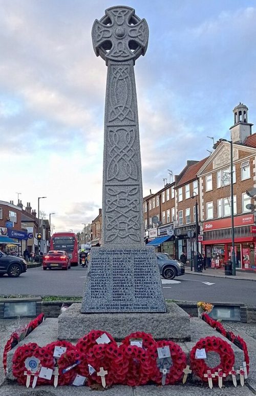 г. Лондон. Военный мемориал в Ист-Барнете в память о павшим в Первой и Второй мировых войнах в районе Ист-Барнет.