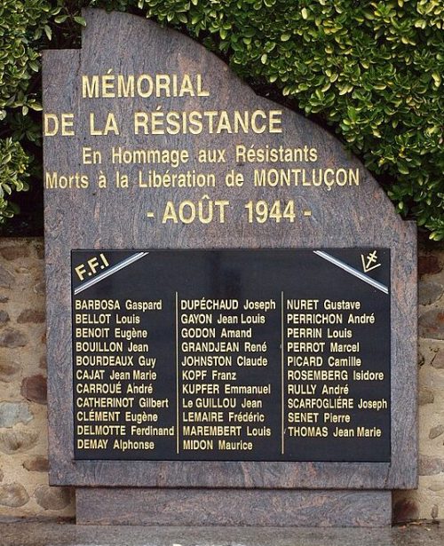 п. Монлюсон. Памятник погибшим стрелкам Сопротивления. 