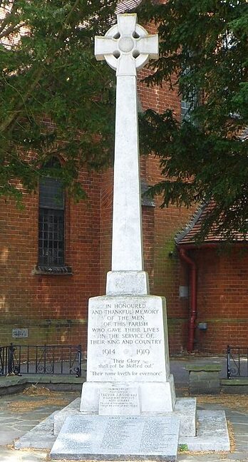 с. Эшстед. Военный мемориал. 