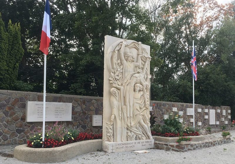 г. Моншан. Мемориал депортированным французам. 