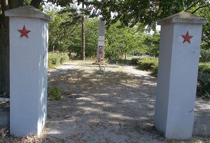 г. Орошхаза. Советское военное кладбище на кладбище Альвеги.