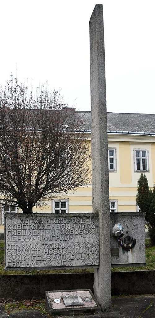 с. Пазманд. Советское военное кладбище.