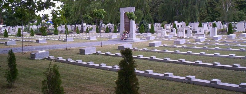 г. Папа. Могилы советских солдат Второй мировой войны на кладбище Алшоварош.