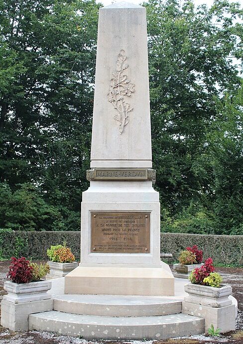 г. Нёвиль-сюр-Эн. Военный мемориал. 