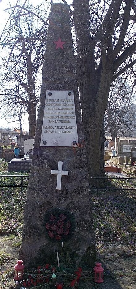 с. Пилишсенткерест. Советское военное кладбище.