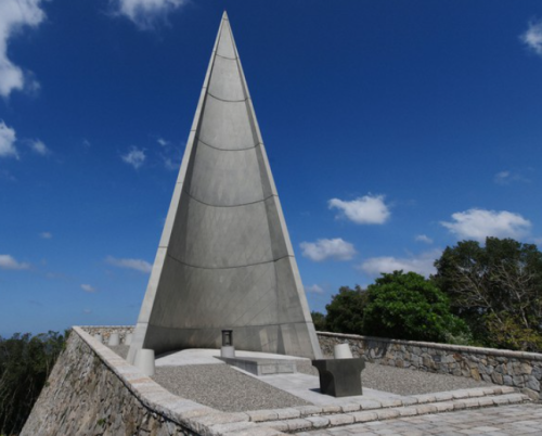 о. Авадзи. Мемориал памяти студентов, погибших на войне.