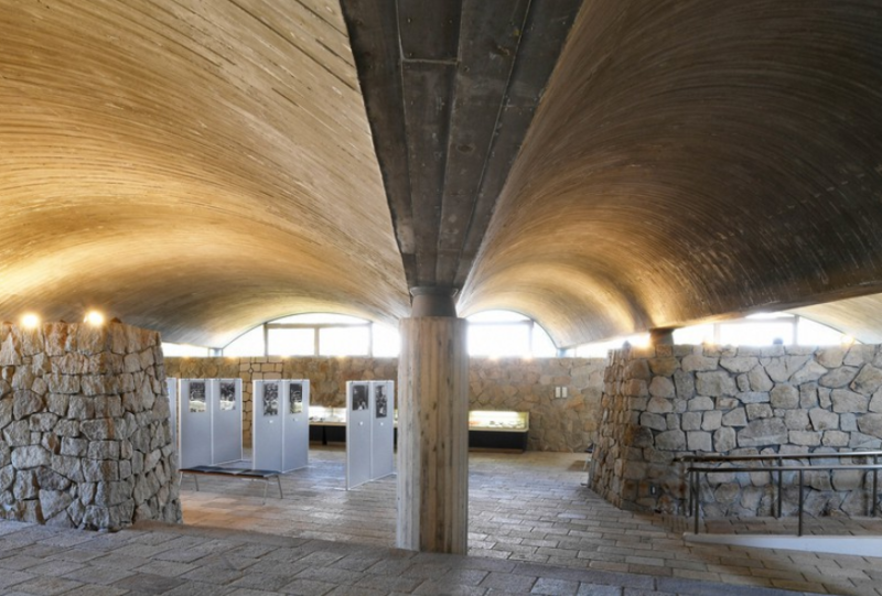 о. Авадзи. Мемориал памяти студентов, погибших на войне.