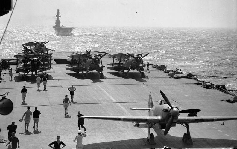 Вид на полетную палубу HMS «Indomitable». Август 1942 г.