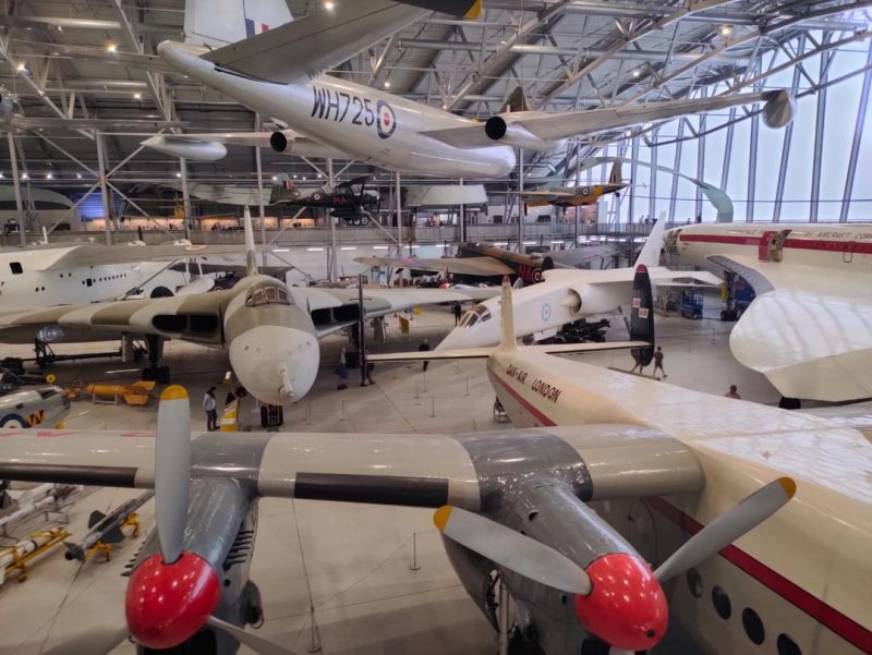 Авиационный зал музея.