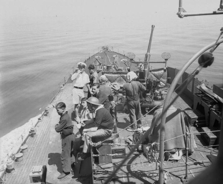 40-мм зенитное орудие «Бофорс», установленное на башне B крейсера HMS Manchester. Август 1942 г.