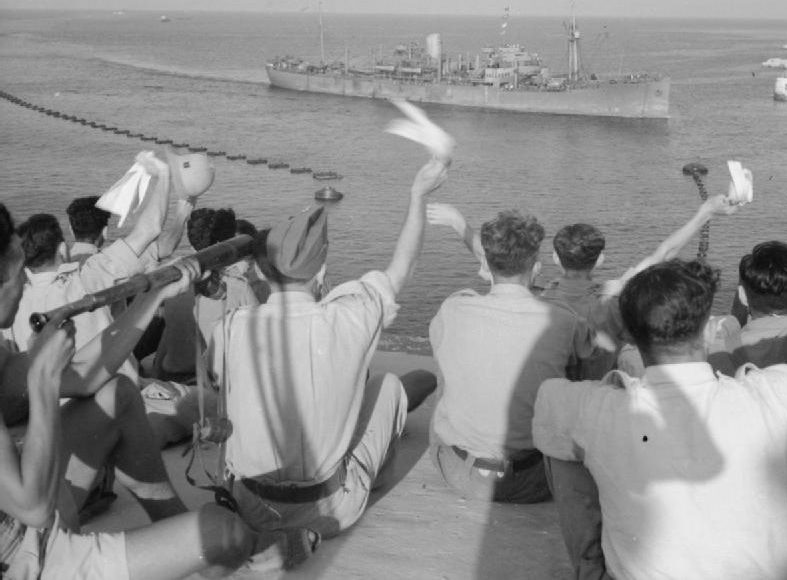 Прибытие первых кораблей на Мальту в Большую гавань Валлетты. Август 1942 г.