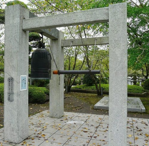 г. Минамикюсю. Памятники в Музее мира для лётчиков-камикадзе.